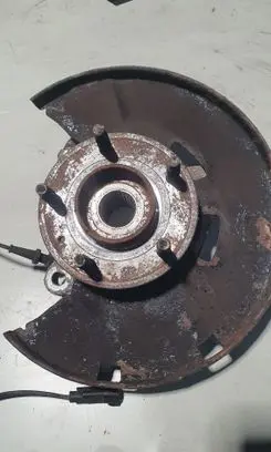 Front wheel hub