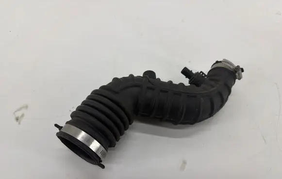 Nissan Juke I F15 Turbo air intake inlet pipe/hose