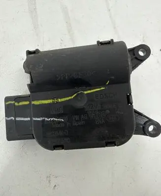 Volkswagen Jetta V Air flap motor/actuator 1K1907511C