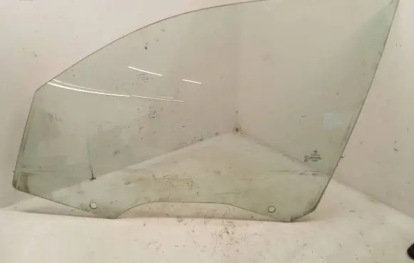 BMW 1 E81 E87 Front door window glass four-door 