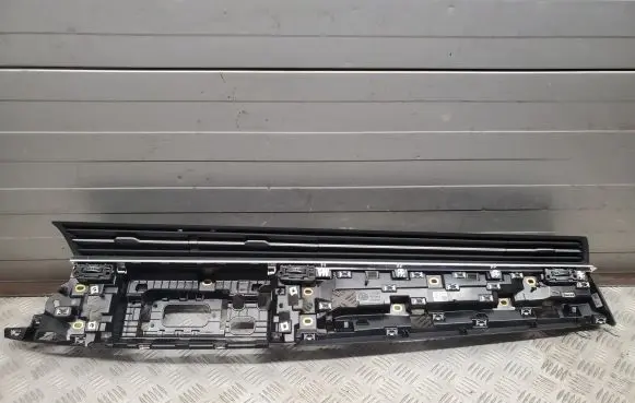 Audi Q8 Dash center air vent grill 4M8820902D