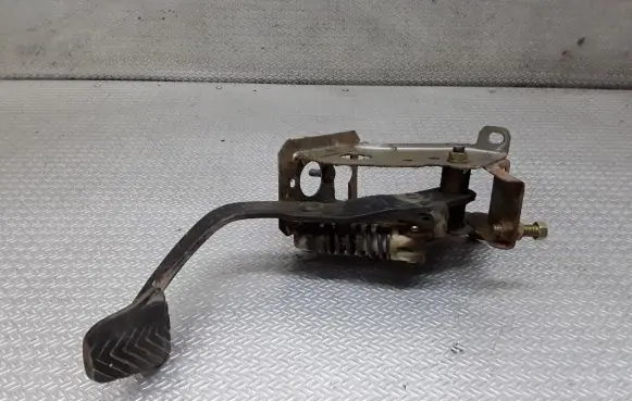 Mitsubishi Pajero Clutch pedal 