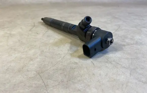 Mercedes-Benz G W461 W463 1st Gen Fuel injector A6280700387