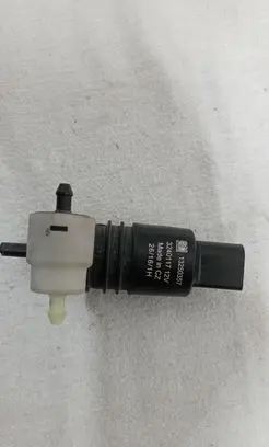 Buick Encore I Windscreen/windshield washer pump 13250357