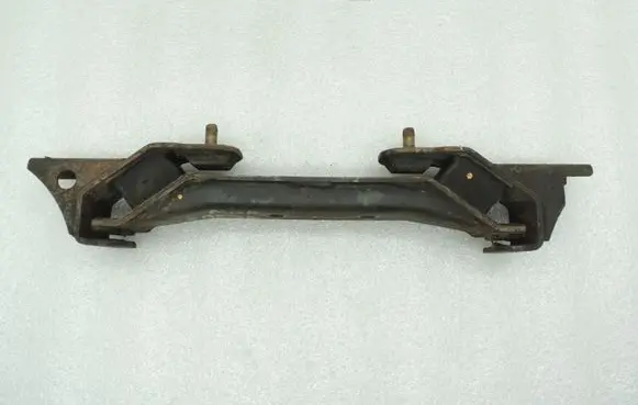 Mitsubishi Pajero Gearbox mount MR448193