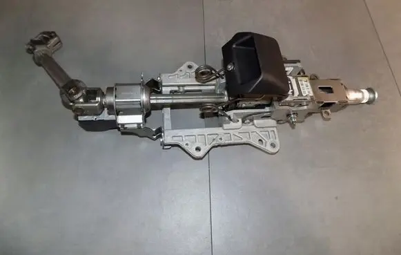 Steering wheel axle set