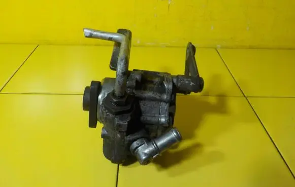 BMW X3 E83 Power steering pump 12SP33