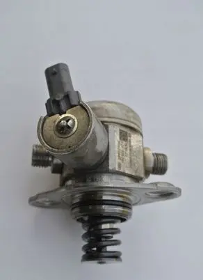 BMW 1 F20 F21 Fuel injection high pressure pump 0261520284