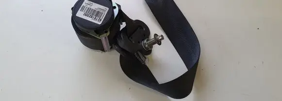 Nissan Pulsar Rear seatbelt