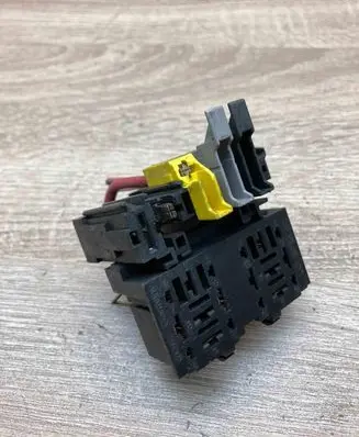 Volkswagen Golf III Other relay 357937501