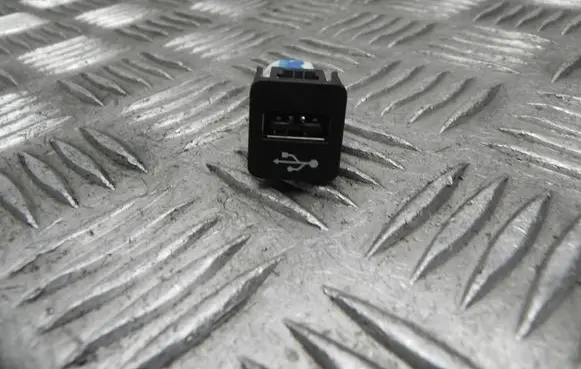 BMW 3 G20 G21 EUR ISO radio connector 74558010 T9864