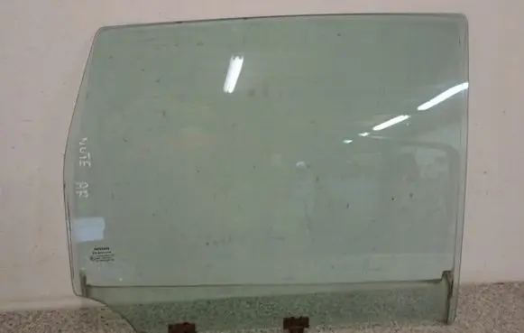 Nissan Note (E11) Sliding door window/glass 