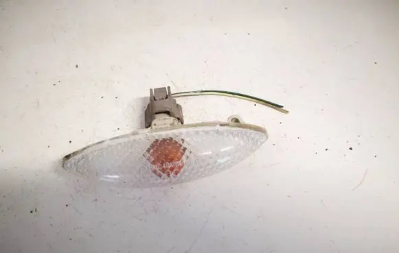 Toyota Yaris Front fender indicator light