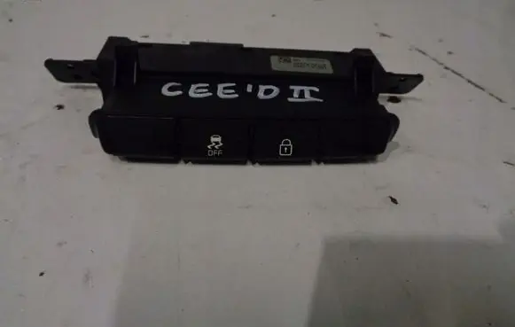 KIA Ceed Tailgate/trunk/boot open switch 