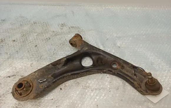 Peugeot 107 Front lower control arm/wishbone