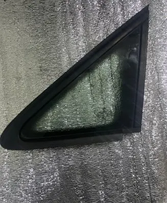 Volkswagen Caddy Front triangle window/glass 