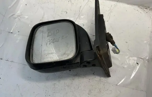 Mitsubishi Pajero Front door electric wing mirror 