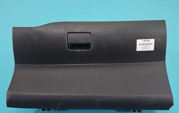 Glove box