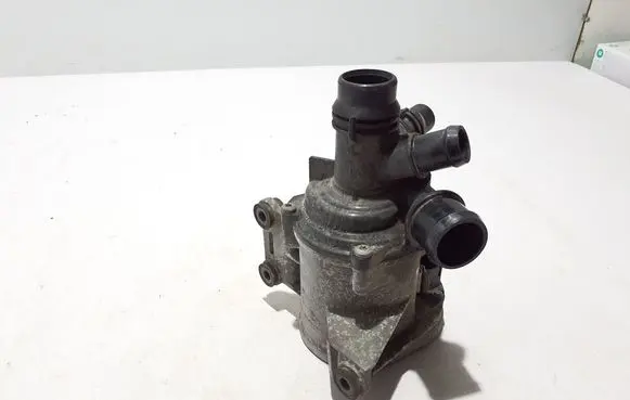 Mercedes-Benz GLS X167 Water pump A2562000500