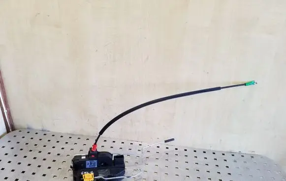 Opel Zafira C Rear door lock 13579555
