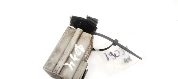 Opel Zafira B Coolant fan relay 13178656
