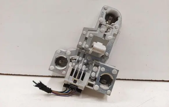 BMW 3 E46 Tail light bulb cover holder 6900471
