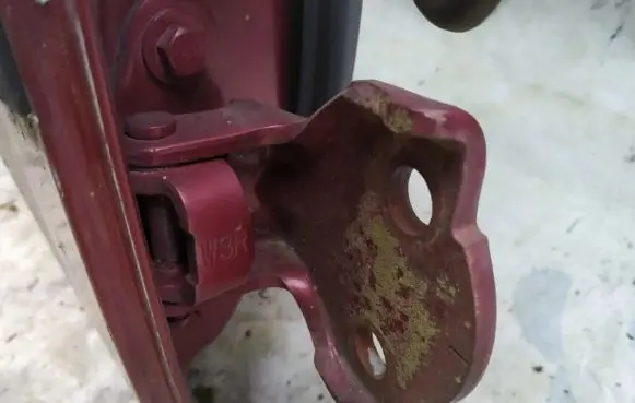 Honda Shuttle Rear door lower hinge