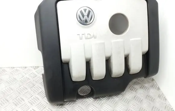 Volkswagen PASSAT B6 Engine cover (trim) 03G103925