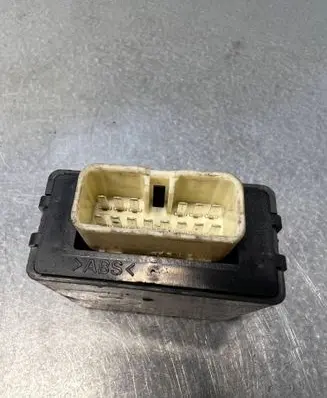 Toyota Avensis T270 Door control unit/module 0515004140