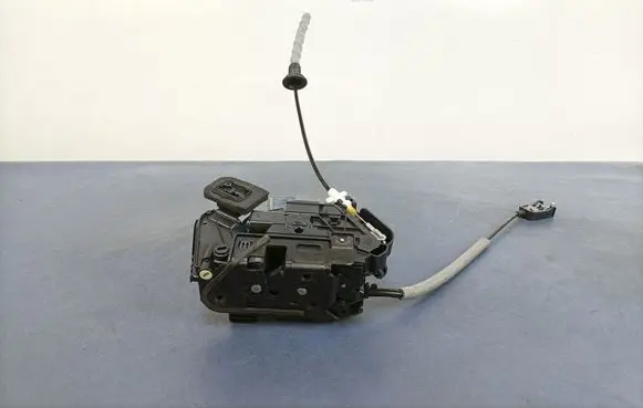 Skoda Octavia Mk3 (5E) Rear door lock 5TA839015D