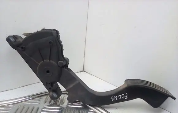 Ford Focus Accelerator throttle pedal 4M519F836AH