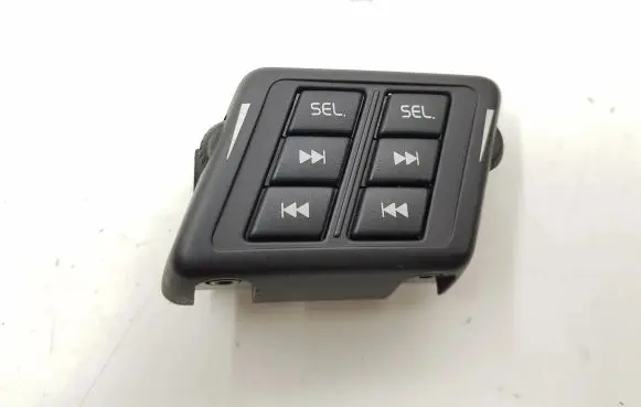 Steering wheel buttons/switches