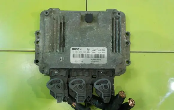 Suzuki Grand Vitara II Engine control unit/module 8200518648 XP221