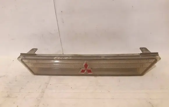 Front bumper upper radiator grill