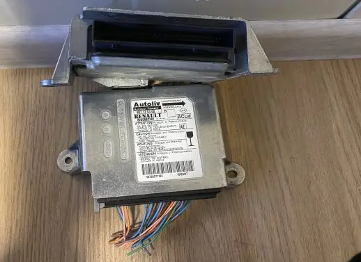 Renault Megane II Airbag control unit/module 8200682381 6973392301