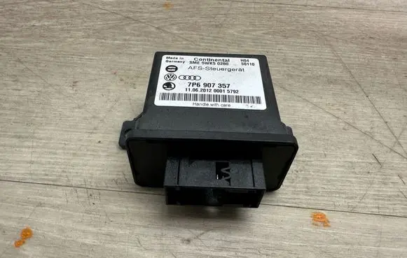 Volkswagen Touareg II Light module LCM 7P6907357 5WK50280 1106201200015792