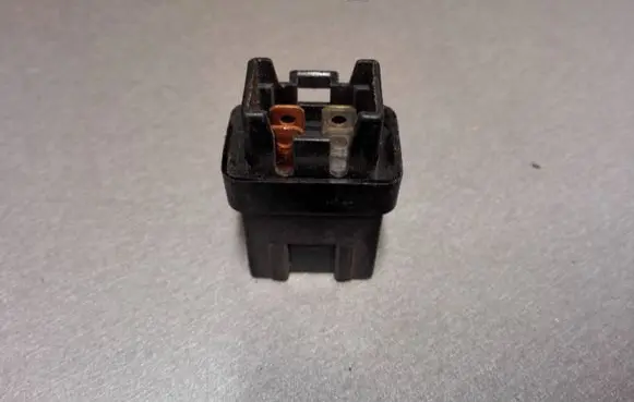 Mazda 323 Fuel pump relay RC2201