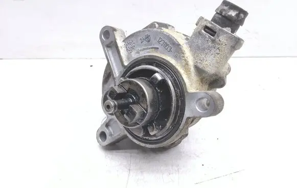 Volvo V70 Vacuum pump 31219463
