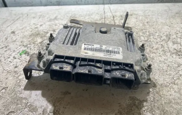 Renault Megane II Engine control unit/module 0281013367 8200601334 8200756577