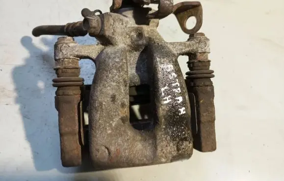 Opel Astra H Rear brake caliper