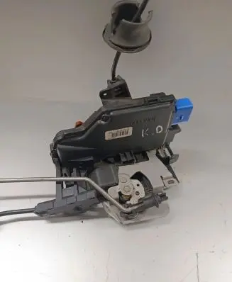 Audi A8 S8 D3 4E Front door lock 4E2837016 PA66309GF