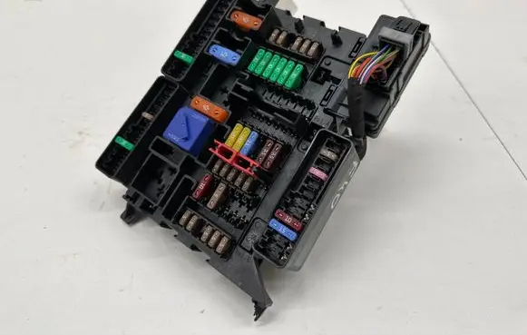 BMW 1 F40 Fuse module 4A323C8 9360501