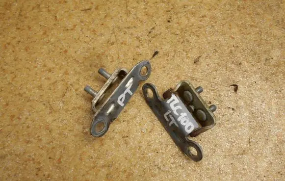 Toyota Land Cruiser (J100) Tailgate/trunk/boot hinge 