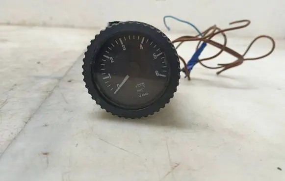Mercedes-Benz W123 Tachometer 