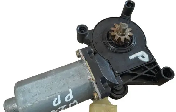Mercedes-Benz E W210 Front door window regulator motor 0130821709