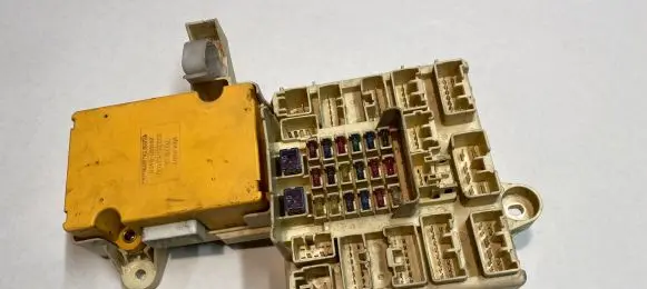 Lexus IS 200-300 Fuse box set 8922153100