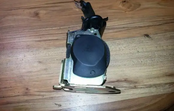 Middle seatbelt (rear)