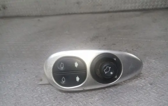 Ford Puma Electric window control switch 938G17B676BA