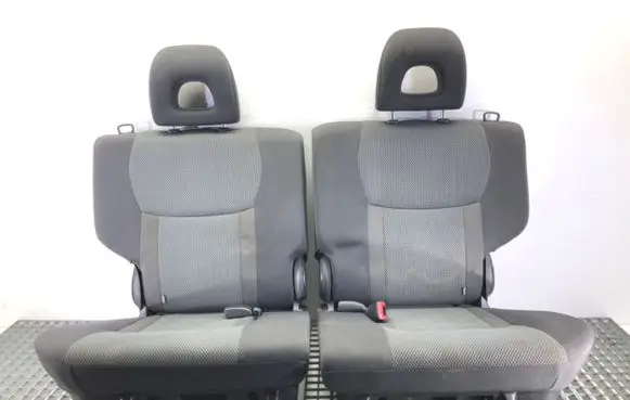 Toyota RAV 4 (XA20) Second row seats 
