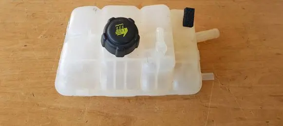Renault Megane IV Coolant expansion tank/reservoir 217104048R